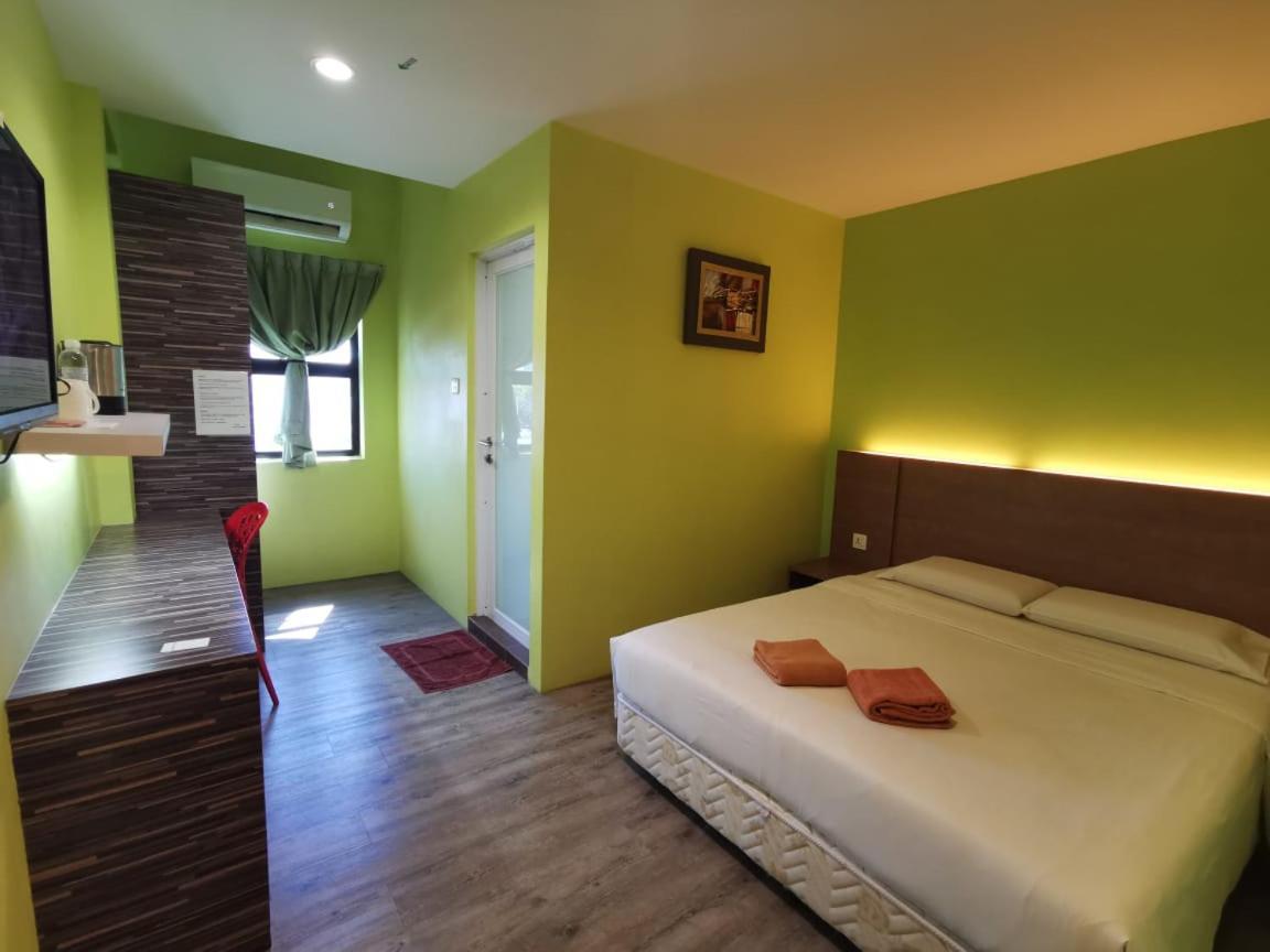 Walk Inn Miri Extérieur photo