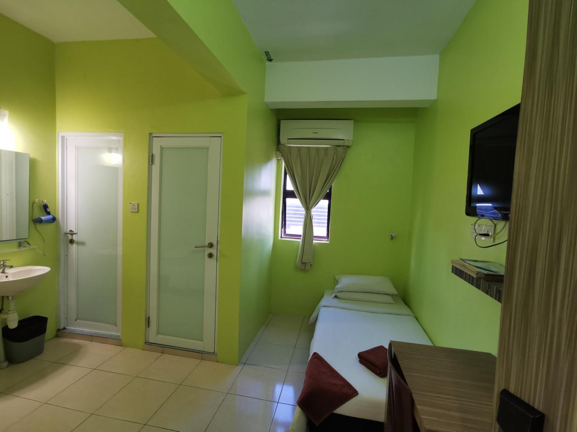 Walk Inn Miri Extérieur photo