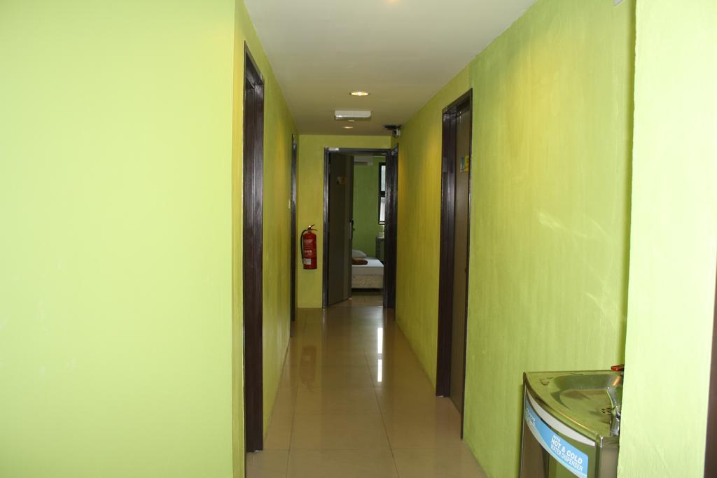 Walk Inn Miri Extérieur photo