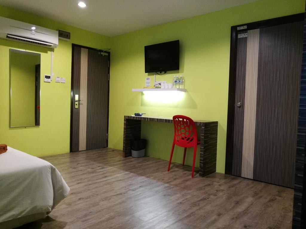Walk Inn Miri Extérieur photo