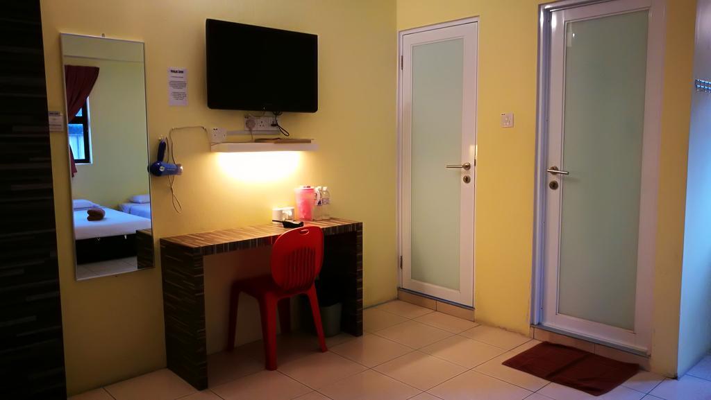 Walk Inn Miri Extérieur photo