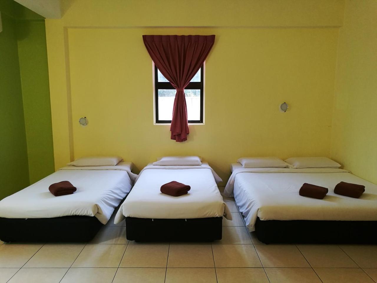 Walk Inn Miri Extérieur photo