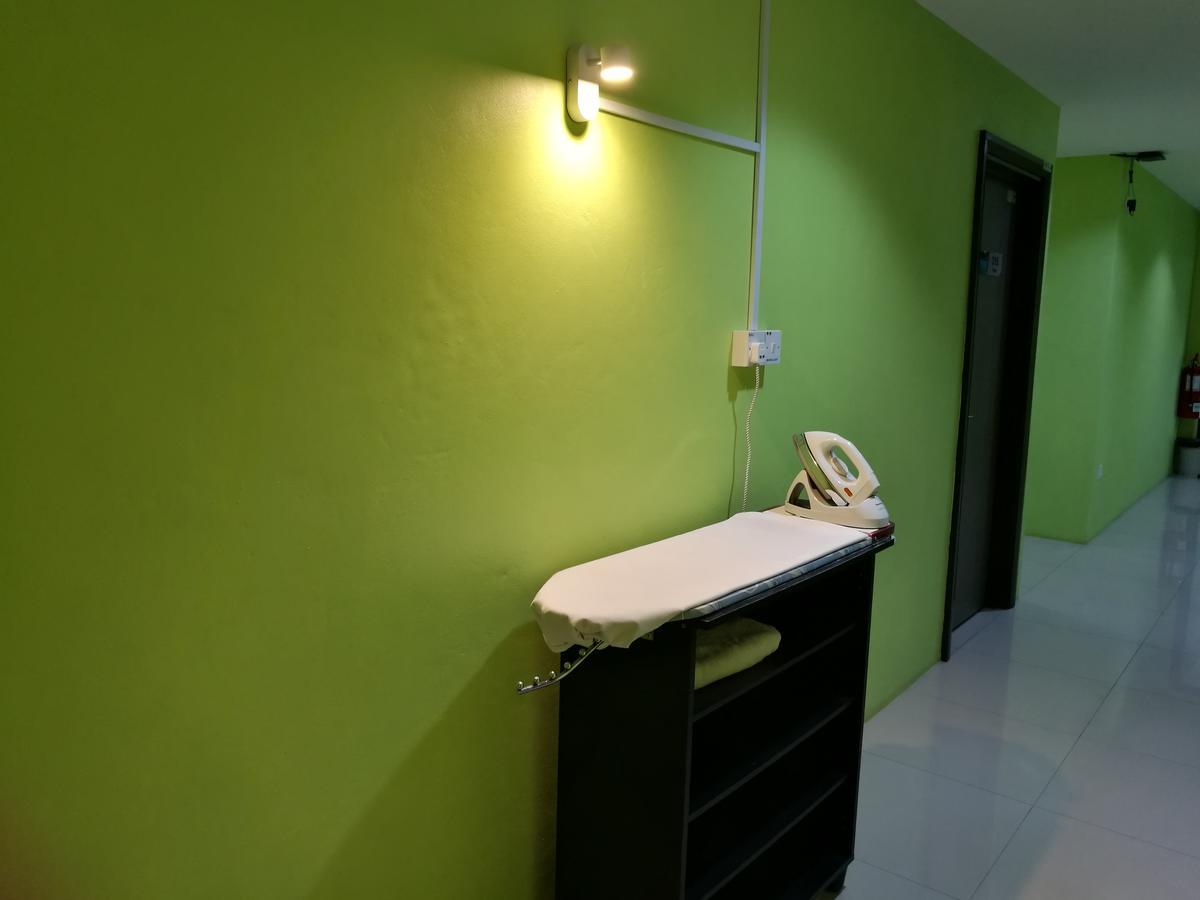 Walk Inn Miri Extérieur photo