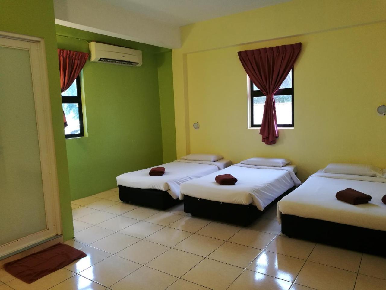 Walk Inn Miri Extérieur photo